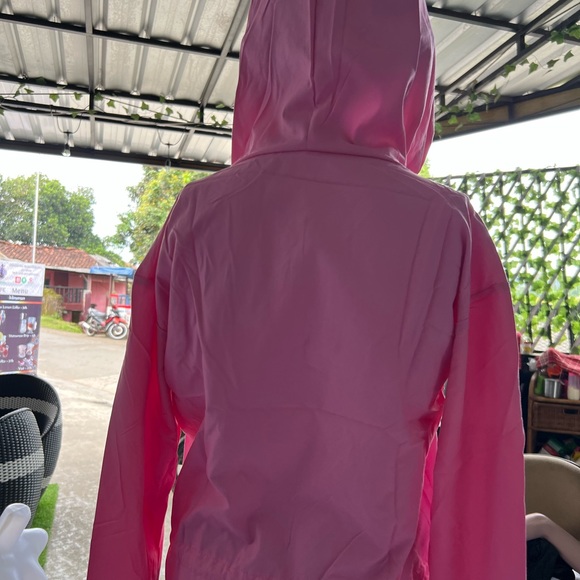 T-Shirt - Picture 4 of 6